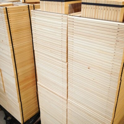 Pre-assembled stretcher bars for efficient production - precise and uniform frames delivered by experts